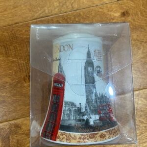 London theme Iconic London Streets ceramic salt and pepper cruet set NEW